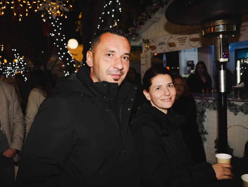 Advent u Vodicama sinoć uz pjesmu i dobru energiju Fenixa: Večeras stiže Vojko V