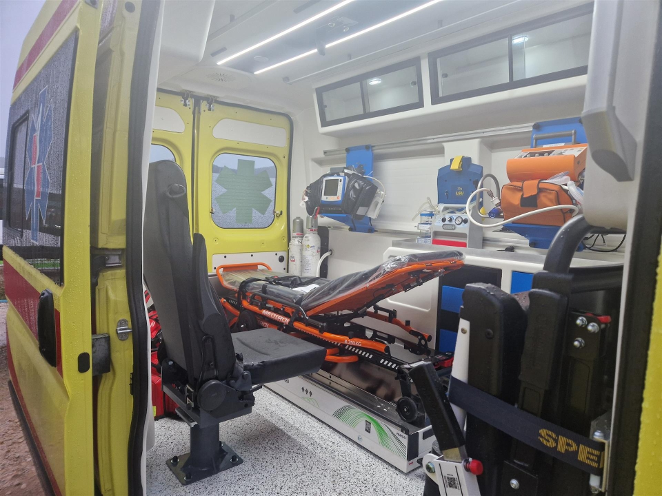 Stiglo šest novih specijaliziranih medicinskih vozila u Šibenik: 'Našem su Zavodu ona najbolji božićni poklon'