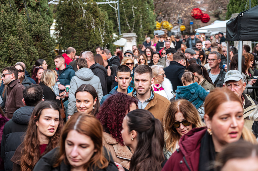 Badnjak u Šibeniku i ove godine uz savršeni soundtrack: Fenixi zapalili park