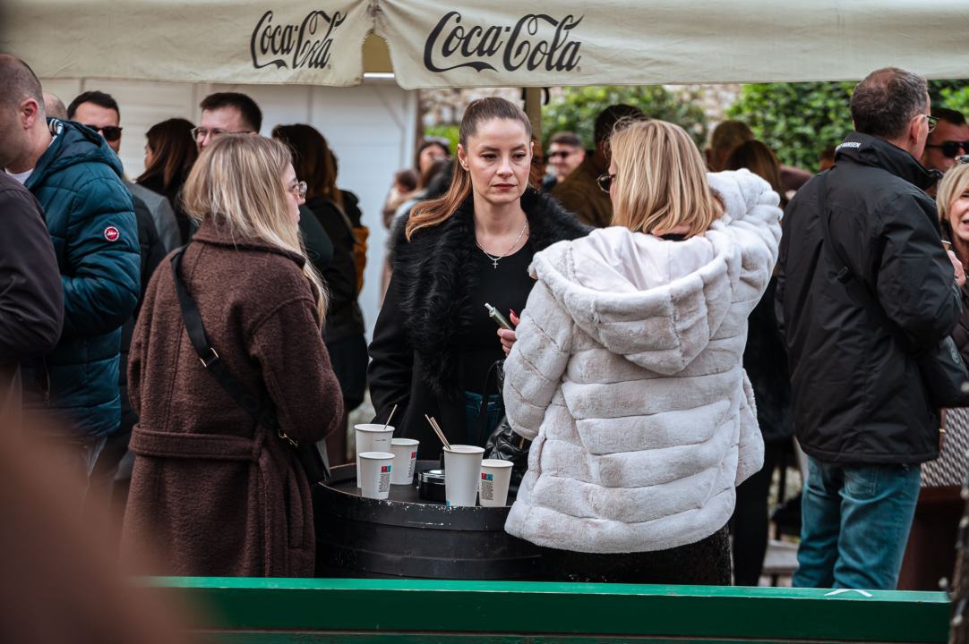 Badnjak u Šibeniku i ove godine uz savršeni soundtrack: Fenixi zapalili park