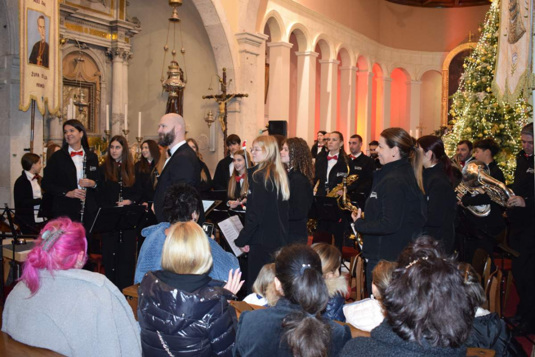 Koncert Puhačkog orkestra Primošten oduševio publiku