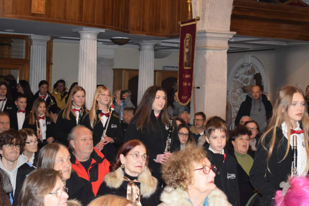 Koncert Puhačkog orkestra Primošten oduševio publiku