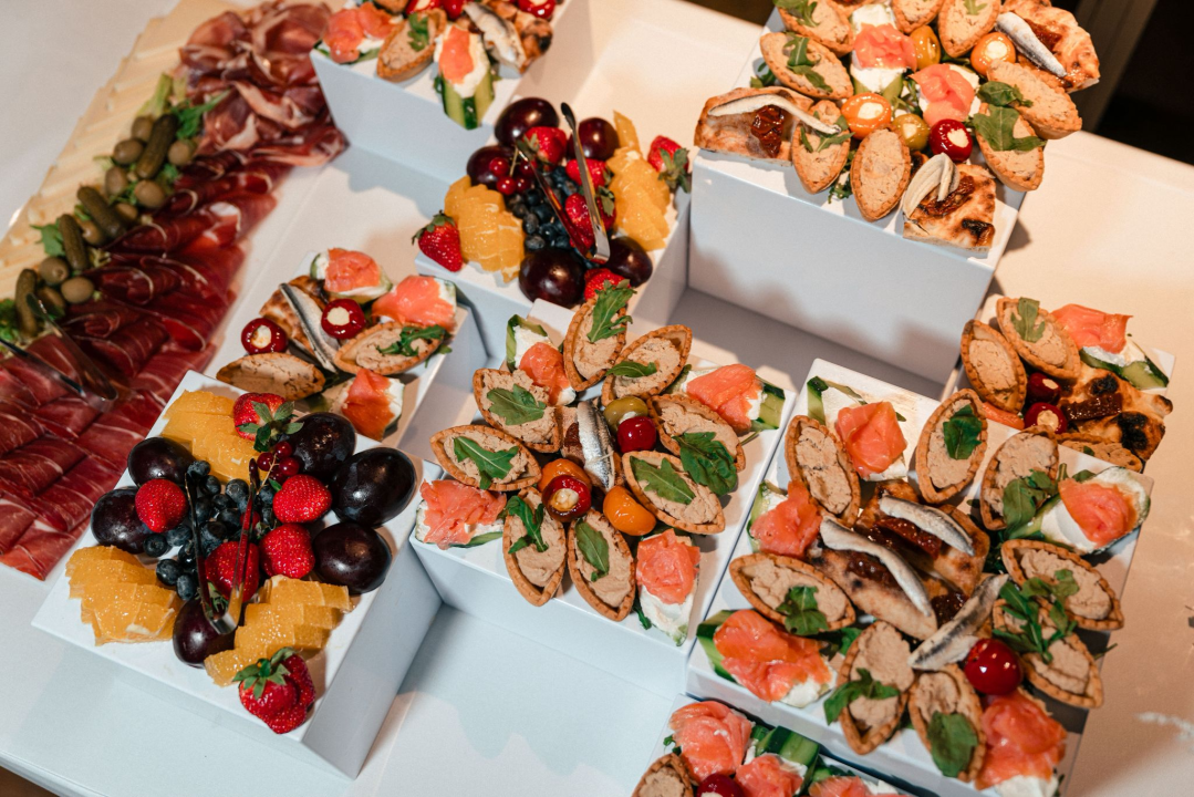 FOTO Dočekajte 2026. u Naturi uz vrhunske zalogaje, pjenušac i hitove koji vas neće pustiti s plesnog podija!