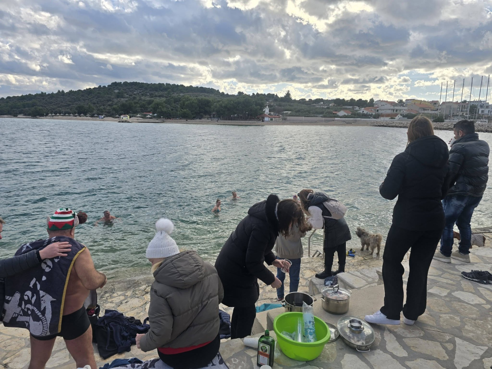 Novogodišnje kupanje u Jezerima