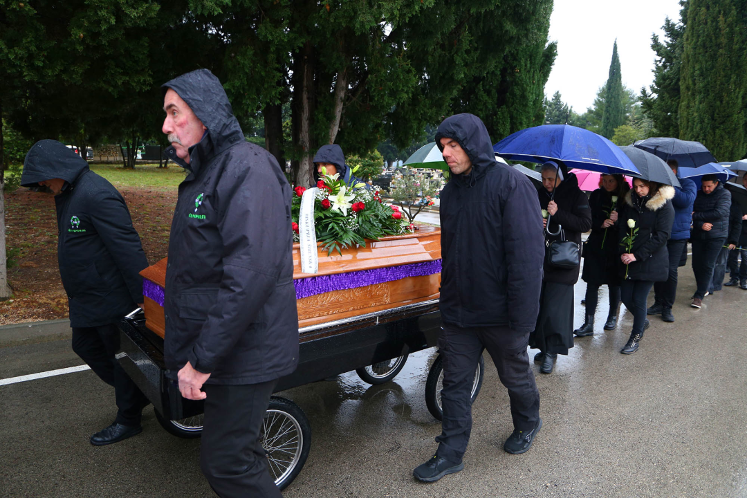 Don Ivan Rojko pokopan u svećeničku grobnicu na Gradskom groblju Kvanj