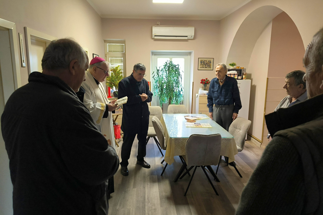 Biskup Tomislav Rogić predvodio obred blagoslova u šibenskom Caritasu
