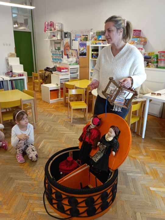 Didaktička Šibenska kapa mališane iz DV Maslina odvela na 'put u šibensku baštinu'