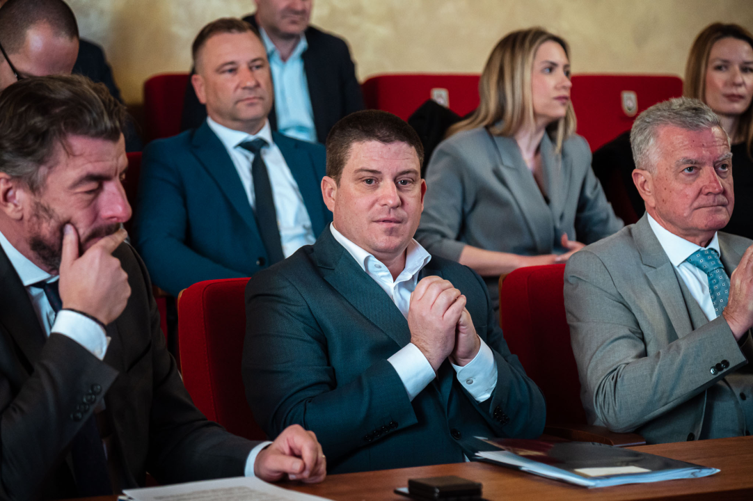 FOTO Ministar Butković 'donio' novce za kupnju 12 šibenski električnih autobusa, Burić poručio: 'Imamo najbolje organizirani javni gradski prijevoz u RH!'