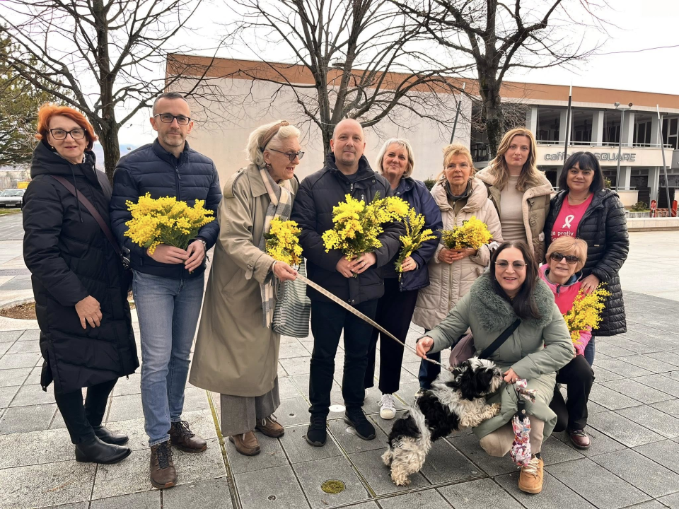 U Kninu obilježen Dan mimoza