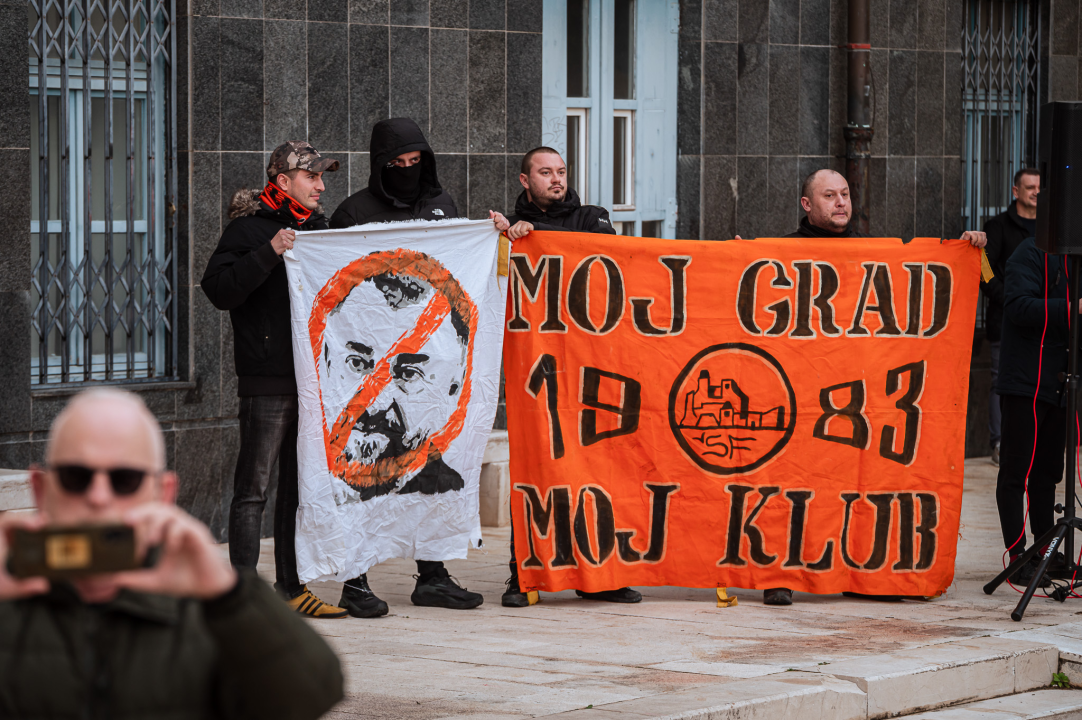 FOTO Funcuti ispred Grada odbili prihvatiti gašenje Šibenika: 'Šta će nam rotori kad nam odu dica?'