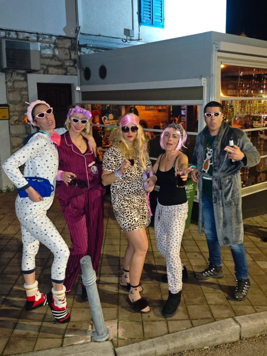 Cilo selo u pidžamama: Vodički pokladi počeli velikim partijem za sve generacije