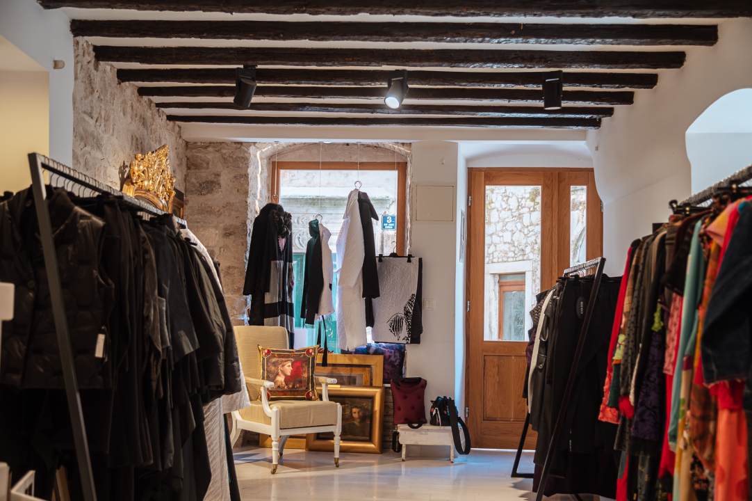 FOTO Otkrijte novu keramiku, odlične popuste na modne kolekcije i pogodnosti Silver kartice u Galeriji Juraj Dalmatinac!