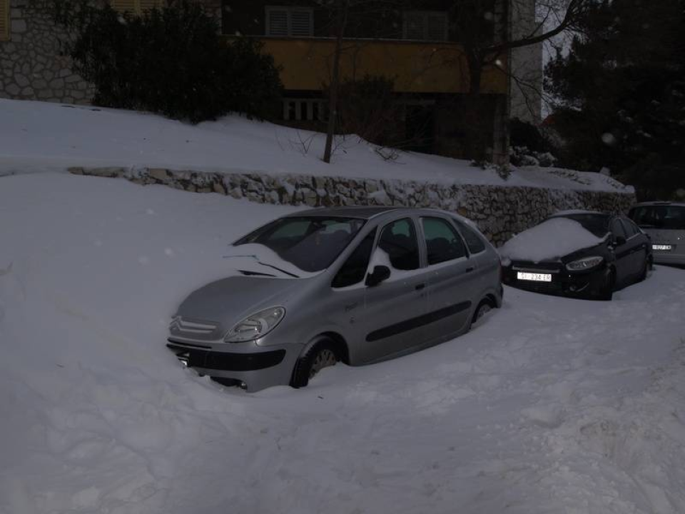 Prije 14 godina Šibenik je bio potpuno zatrpan snijegom