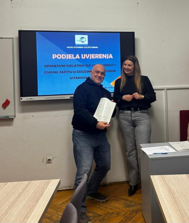 FOTO Ulaganje u znanje se isplati: Polaznici POU Šibenik uspješno završili programe i primili svoja uvjerenja