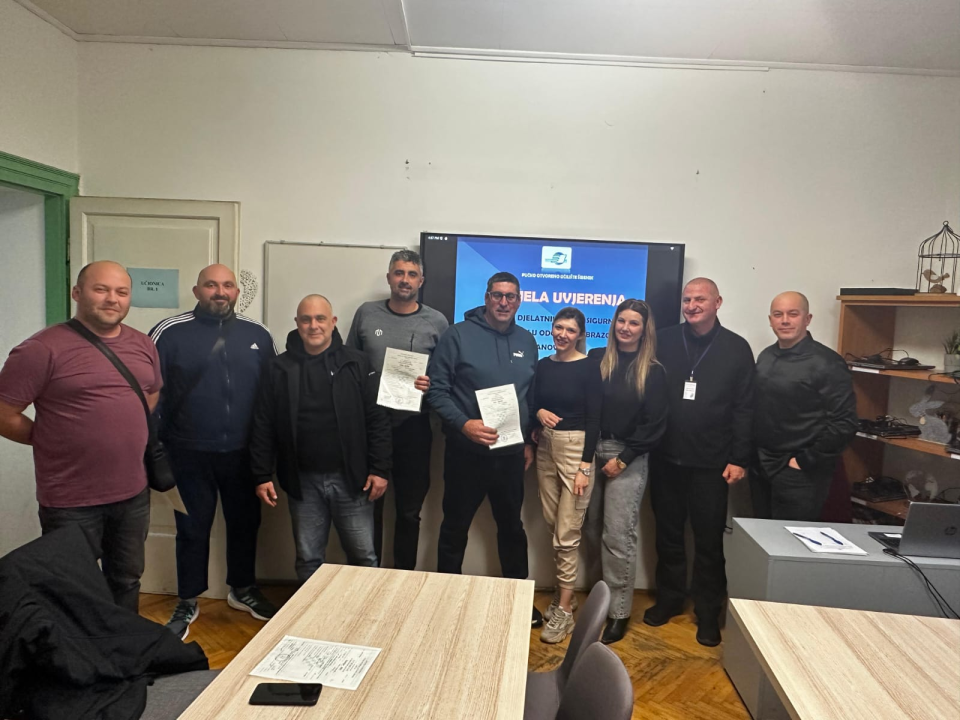 FOTO Ulaganje u znanje se isplati: Polaznici POU Šibenik uspješno završili programe i primili svoja uvjerenja