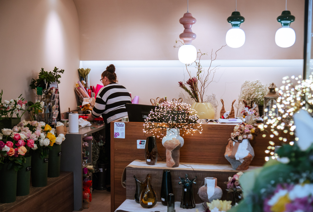 FOTO Šibenik dobio cvjetomat: Buketi iz cvjećarnice Viola dostupni 24 sata dnevno!