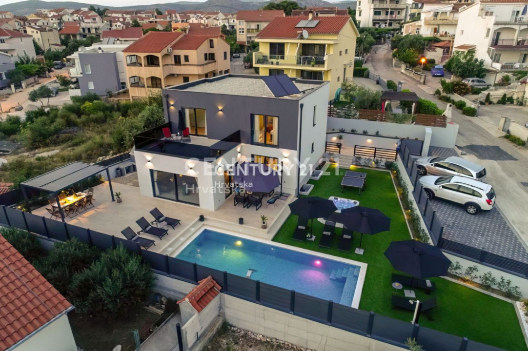 Izbori ekskluzivnih vila s Njuškala u okolici Šibenika