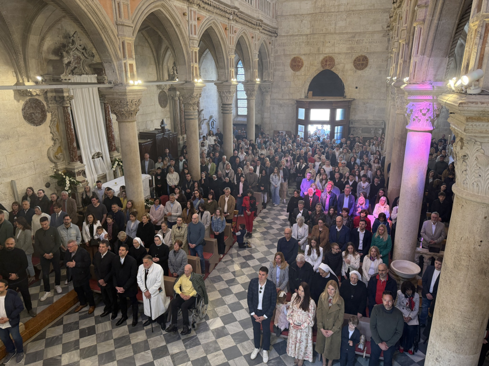 FOTO Proslavljen Uskrs u katedrali sv. Jakova