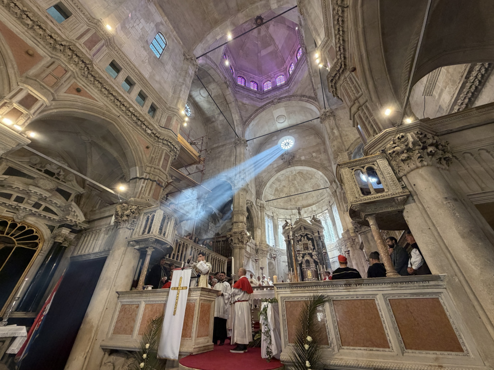 FOTO Proslavljen Uskrs u katedrali sv. Jakova