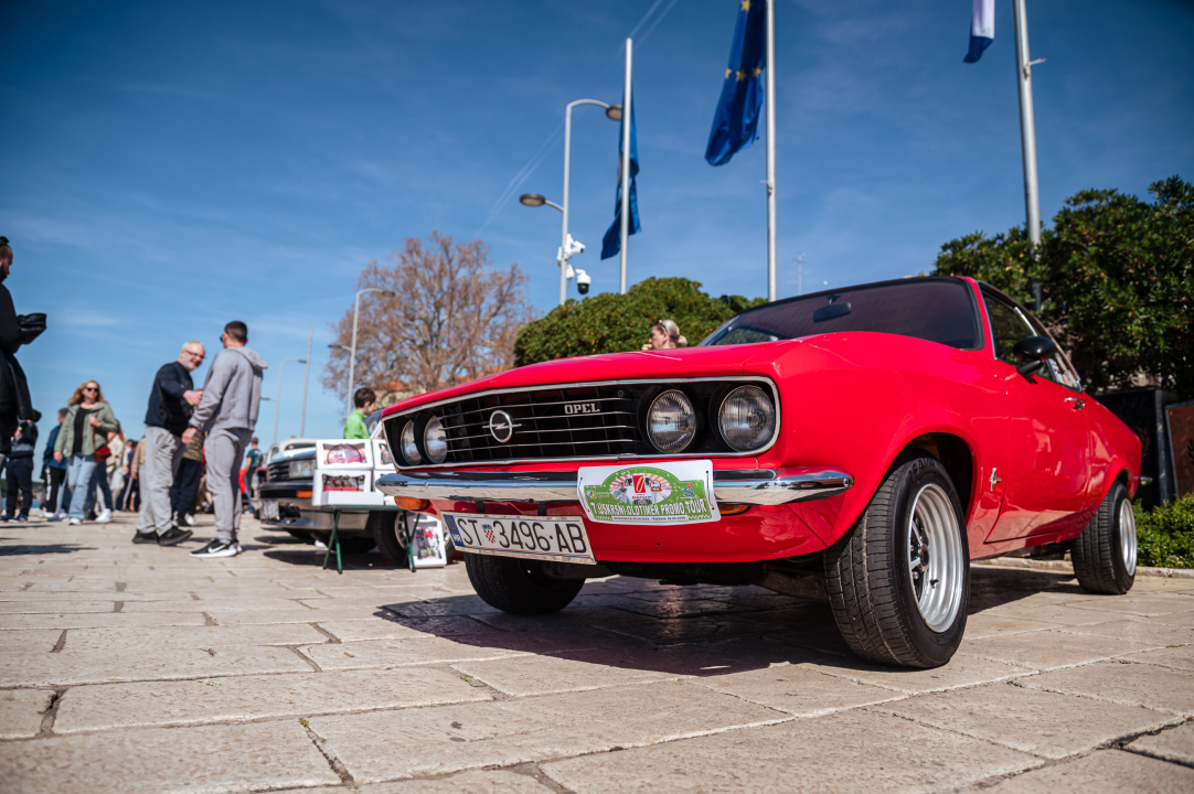 FOTO Obrtnici i ove godine pripremili uskrsni doručak u Šibeniku, glavna zvijezda bila je mega fritaja