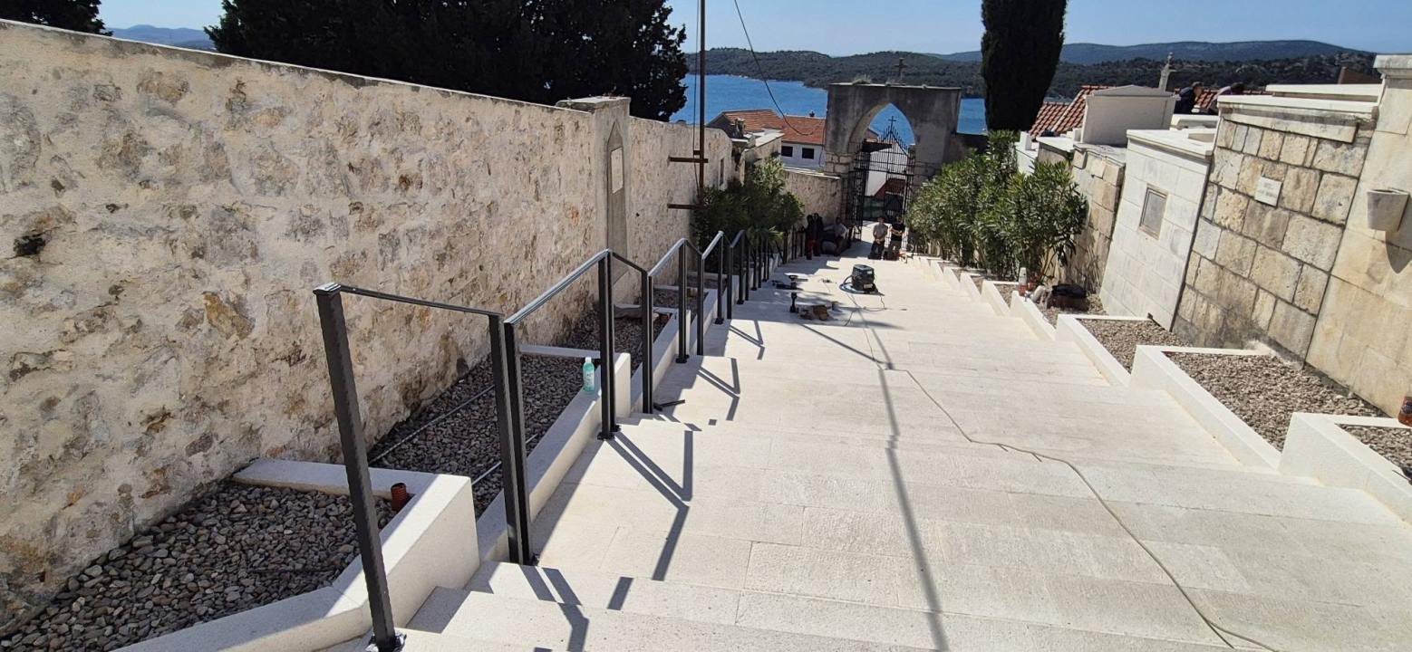 FOTO Čempresi se pohvalili novotarijom na groblju sv. Ane