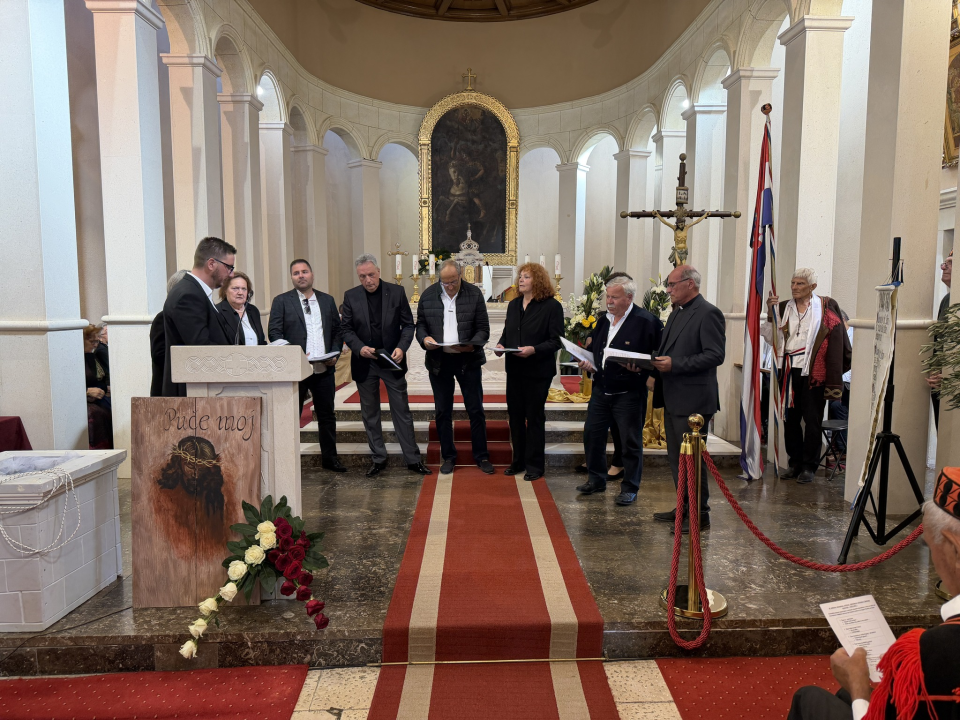 Smotra izvornog pučkog crkvenog pjevanja Šibenske biskupije održana u Primoštenu