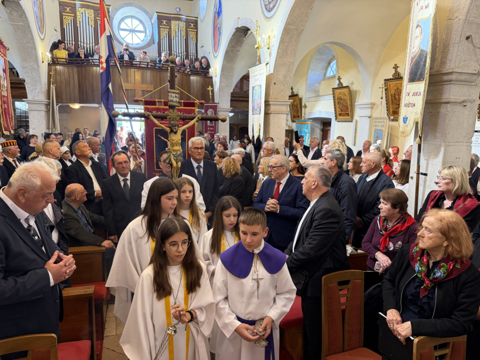 Smotra izvornog pučkog crkvenog pjevanja Šibenske biskupije održana u Primoštenu