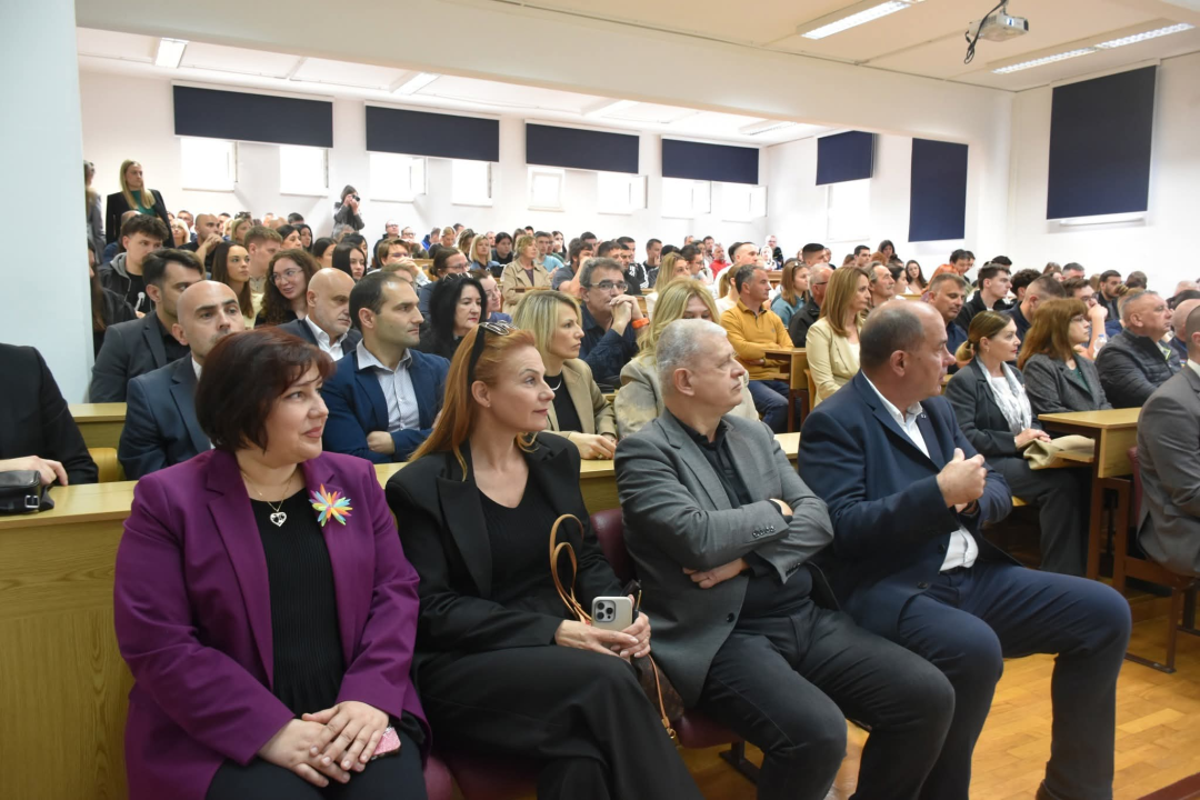 Ministar Božinović sa studentima VUŠ-a razgovarao dva sata, bez galame. Evo o čemu.