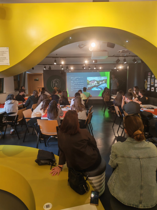 Školarci iz Oklaja istraživali kako nastaje električna energija na Krki