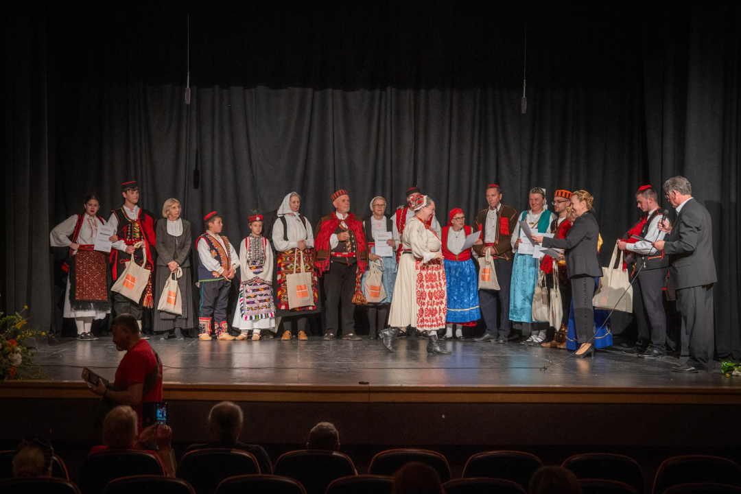 Raskoš županije predstavljat će KUU Zvona Zagore, KUD Zora i KUD Dinara