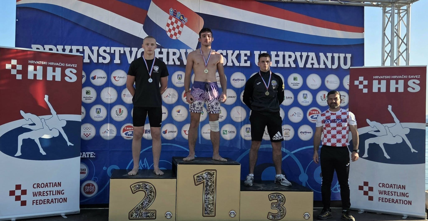 Šibenski hrvački donijeli hrpu medalja iz Zagreba i Zadra