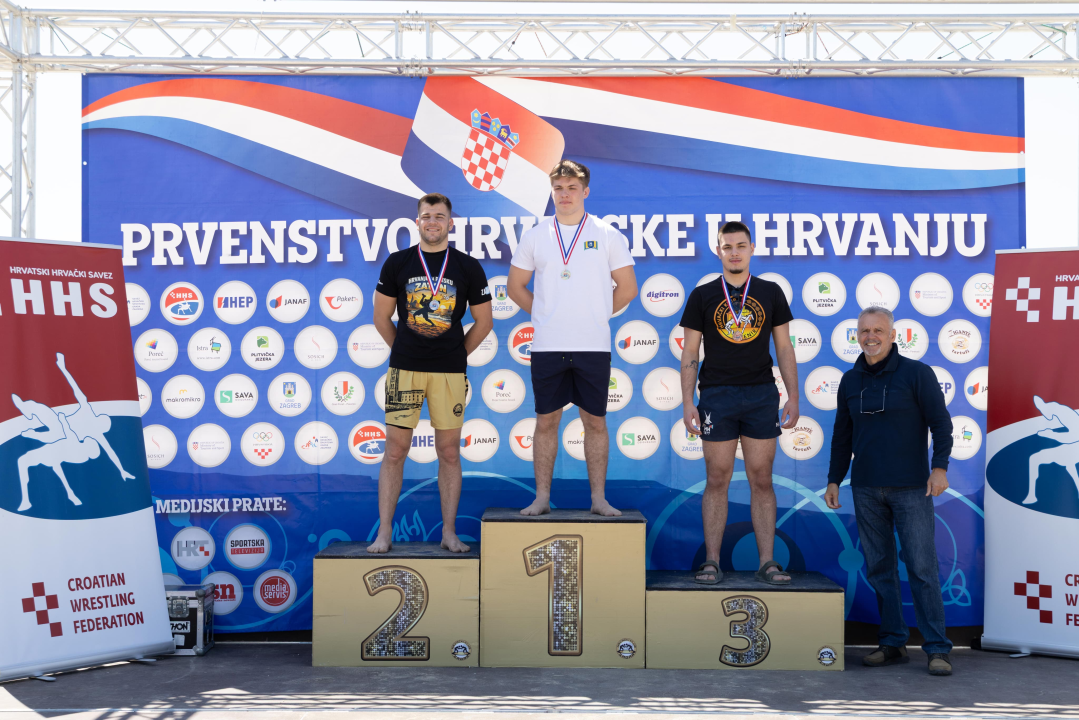 Šibenski hrvački donijeli hrpu medalja iz Zagreba i Zadra