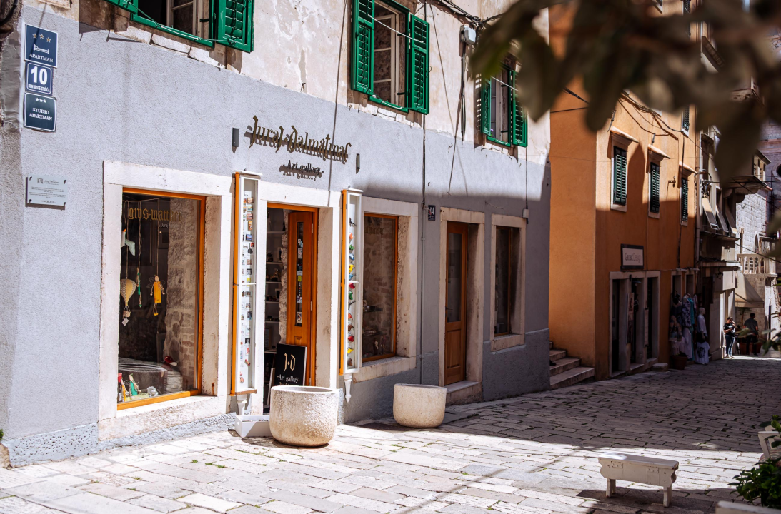 FOTO Ugrabite djela Murtića i Pulitike uz odlične popuste u Galeriji Juraj Dalmatinac!