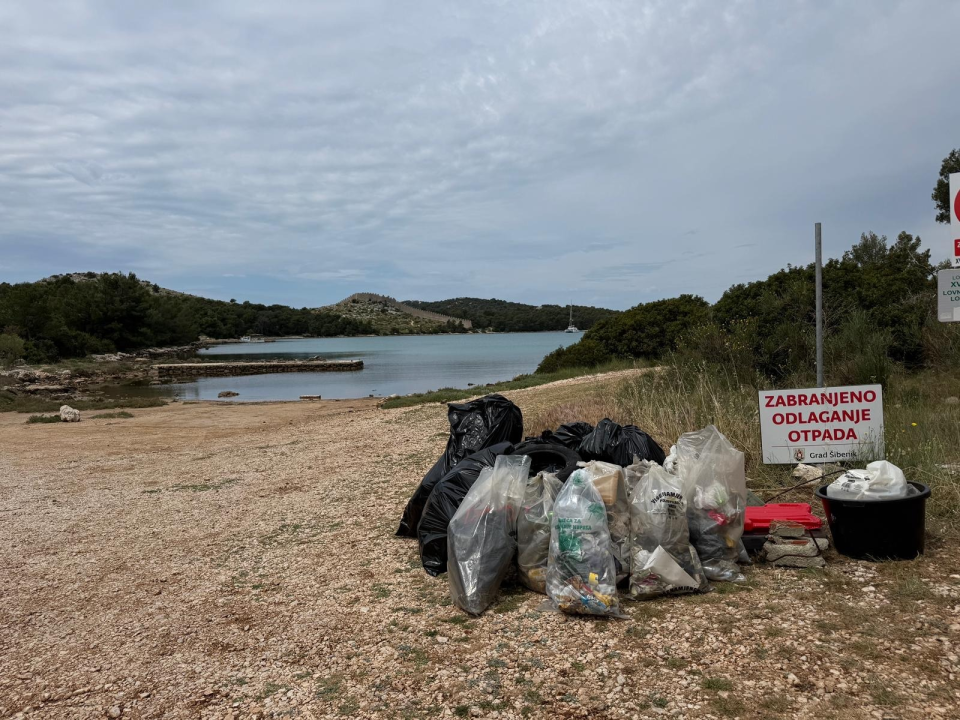 Volonteri očistili poluotok Oštricu u Grebaštici