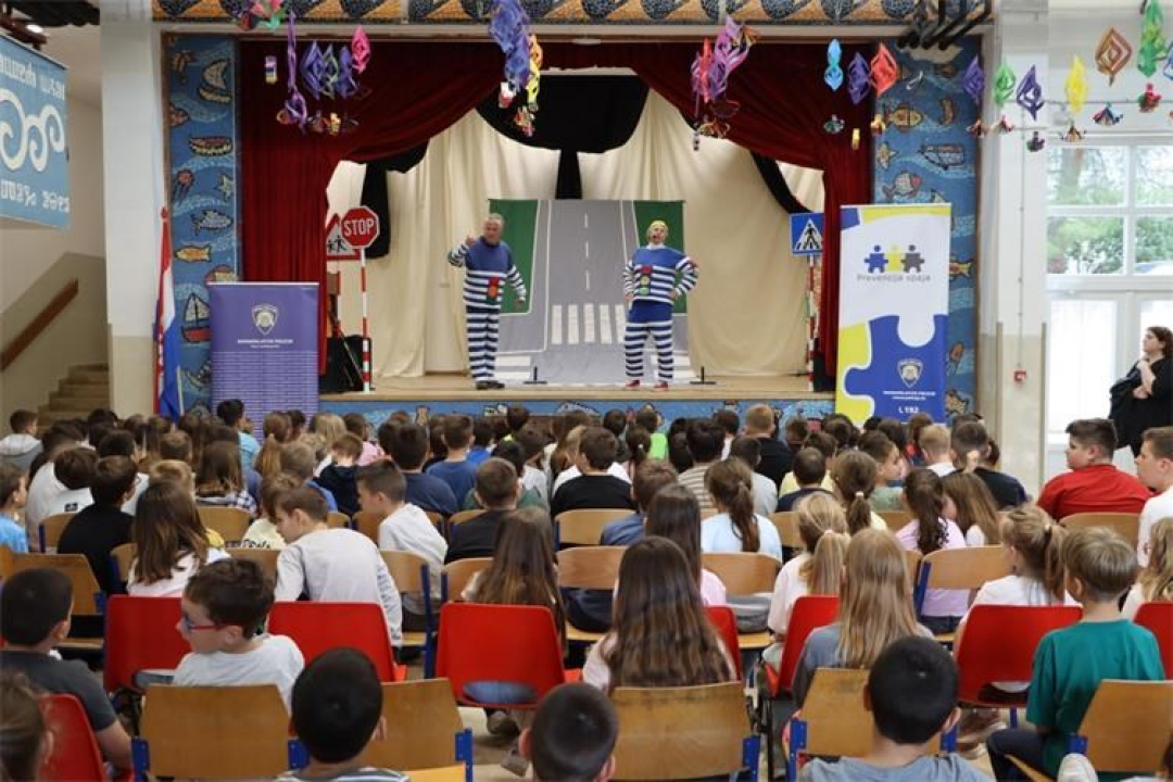 FOTO Šibenski plavci učili djecu o sigurnom sudjelovanju u prometu