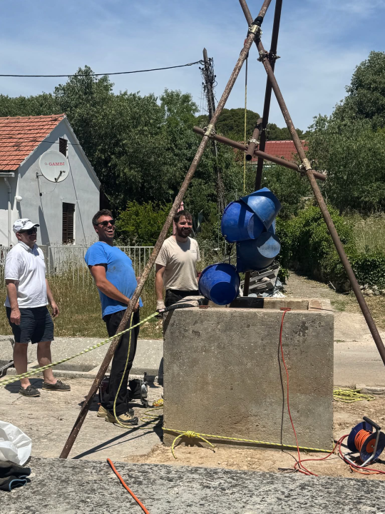 Zlarinjani zasukali rukave: U bunaru pronašli stare madrace, kolica i plastiku 