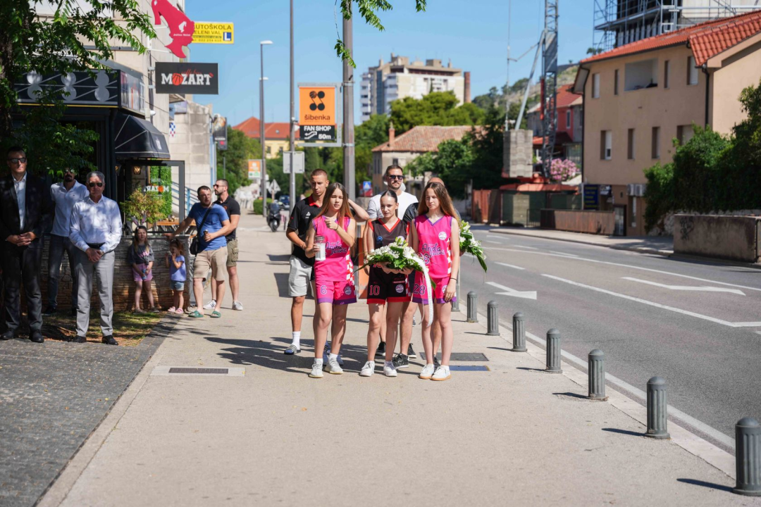 Šibenik obilježio obljetnicu tragične smrti Dražena Petrovića: 'Djeci trebamo prenositi ideju da se trud isplati'