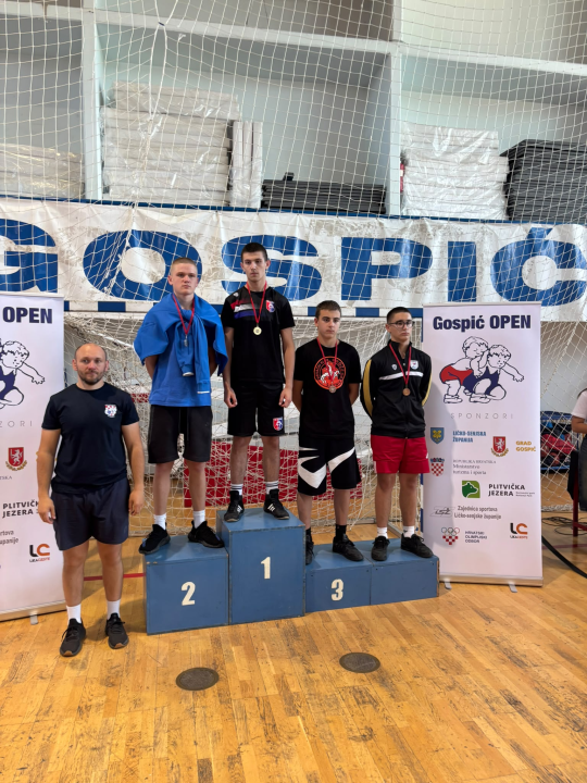 FOTO Franko Ercegović viceprvak Hrvatske u hrvanju, Šibenčani osvojili sedam medalja na Gospić Openu
