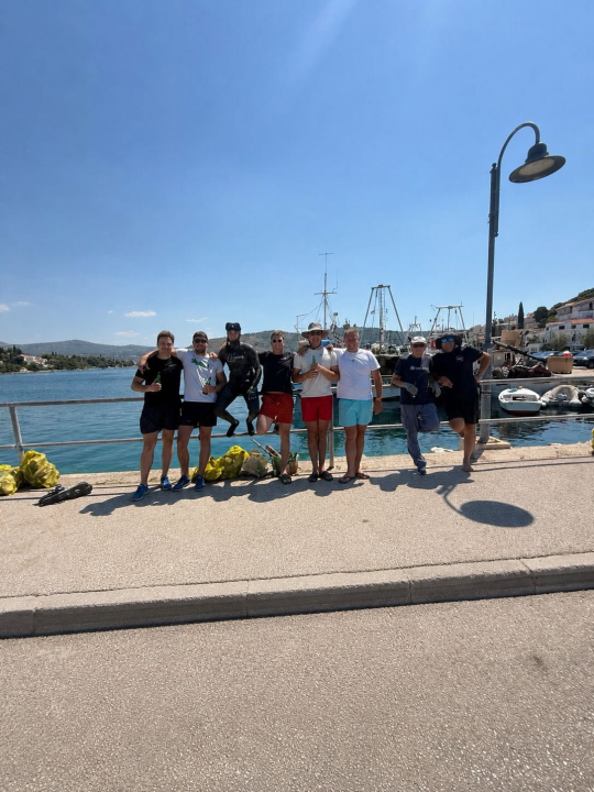 Volonteri svih generacija udružili snage u akciji čiščenja obale i plaža Rogoznice