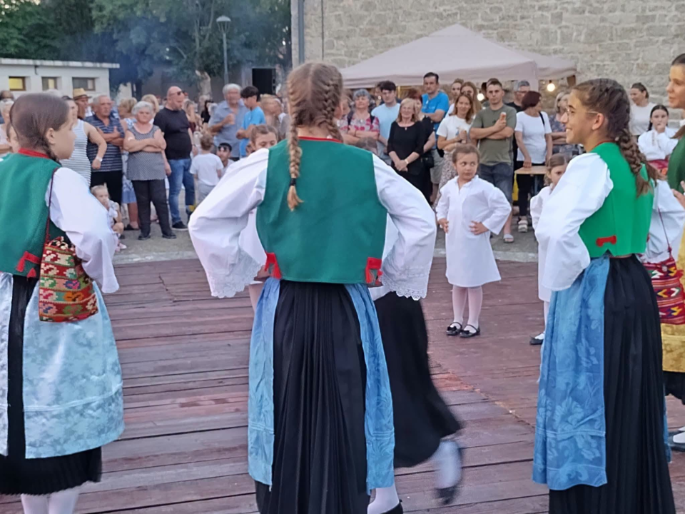 Održan 8. Prominski bronzin u Oklaju: Obilje dobre hrane, pjesme, smijeha i druženja