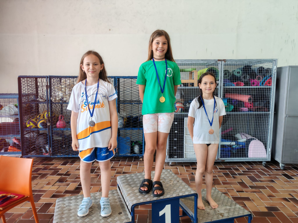 FOTO Najmlađim plivačima Šibenika 10 medalja na splitskoj otvorenoj ligi