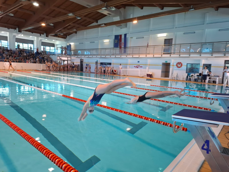 FOTO Najmlađim plivačima Šibenika 10 medalja na splitskoj otvorenoj ligi