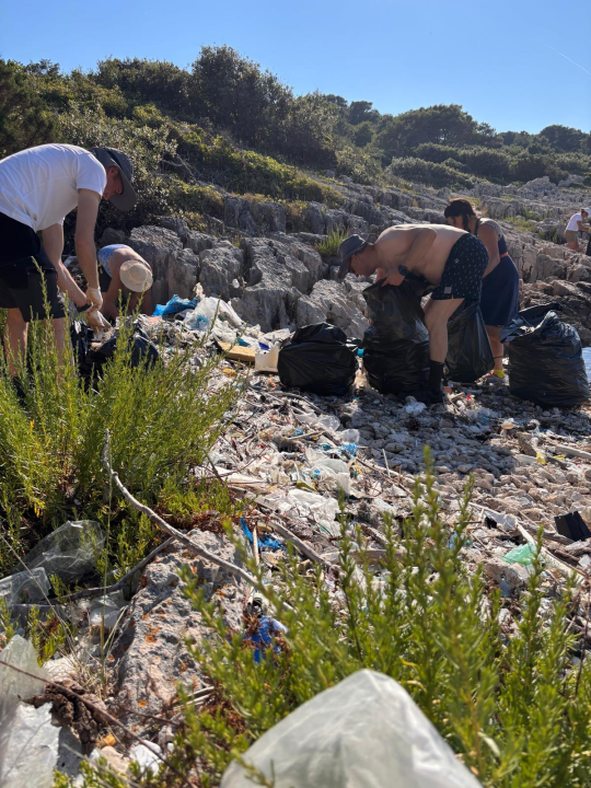 Održana eko-akcija čišćenja plaža na otoku Kapriju