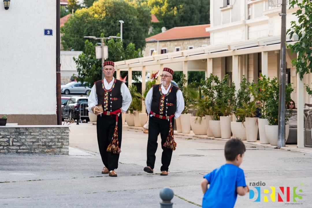 Festival drniškog merlota nastavlja se večeras: Vinari, delicije, Igor Cukrov i navijanje za Vatrene