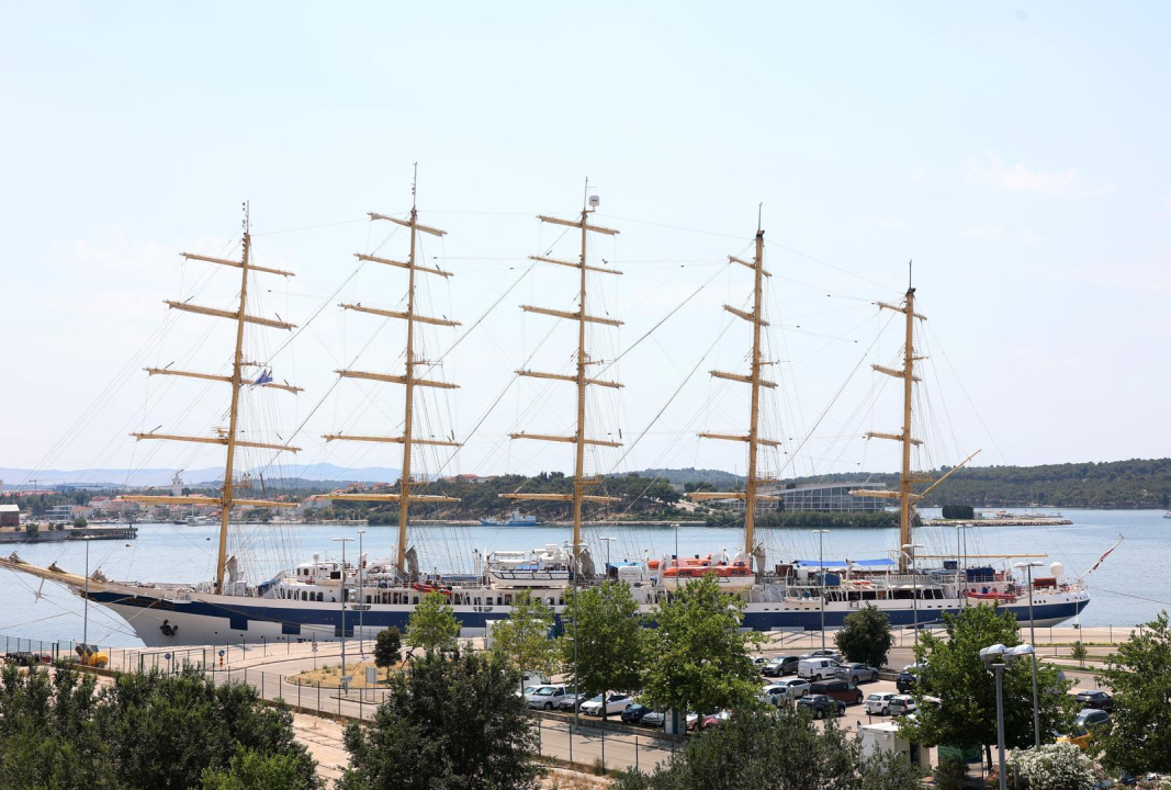 Šibenik ugostio Royal Clippera, najvećeg jedrenjaka na svijetu