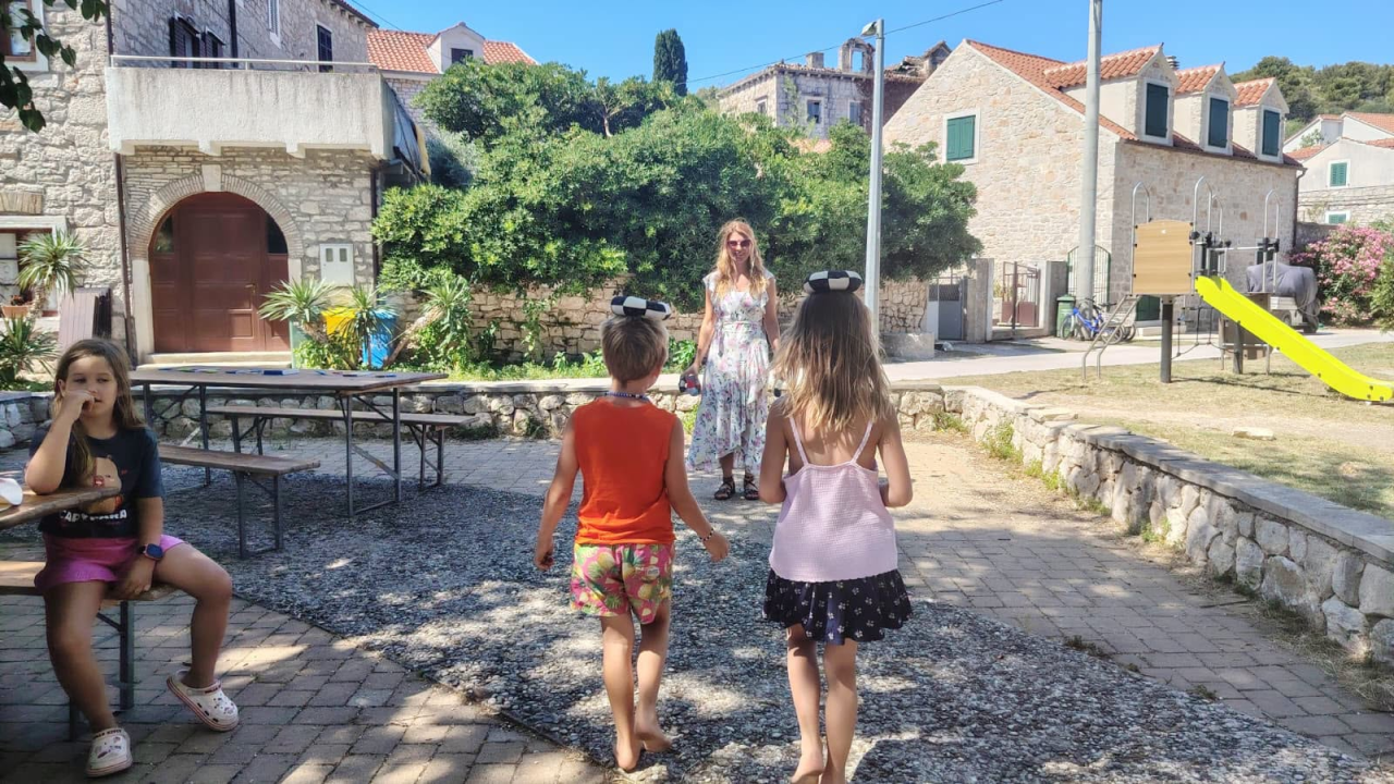 Radionica u sklopu 'Zlarinskog lita' djeci približila tradicijske običaje