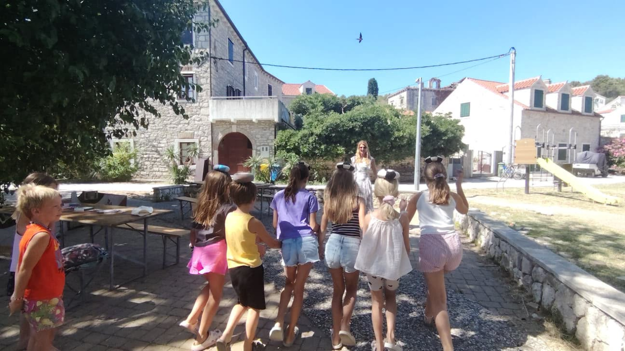 Radionica u sklopu 'Zlarinskog lita' djeci približila tradicijske običaje