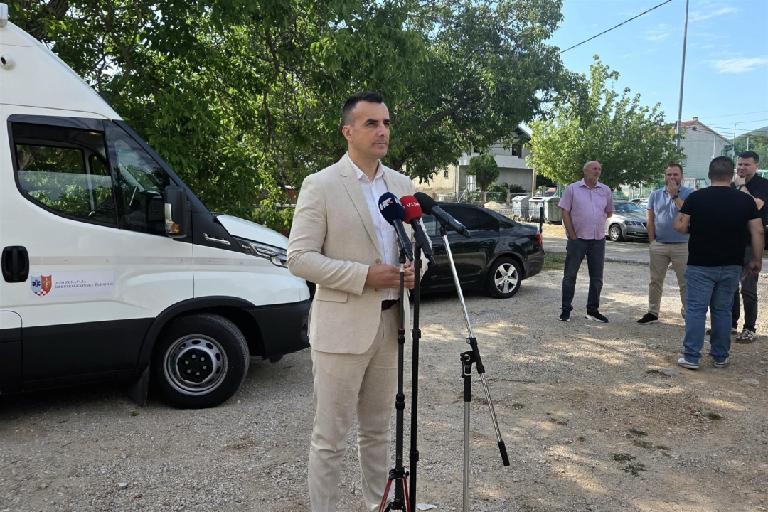 Počela s radom mobilna ambulanta u Kijevu