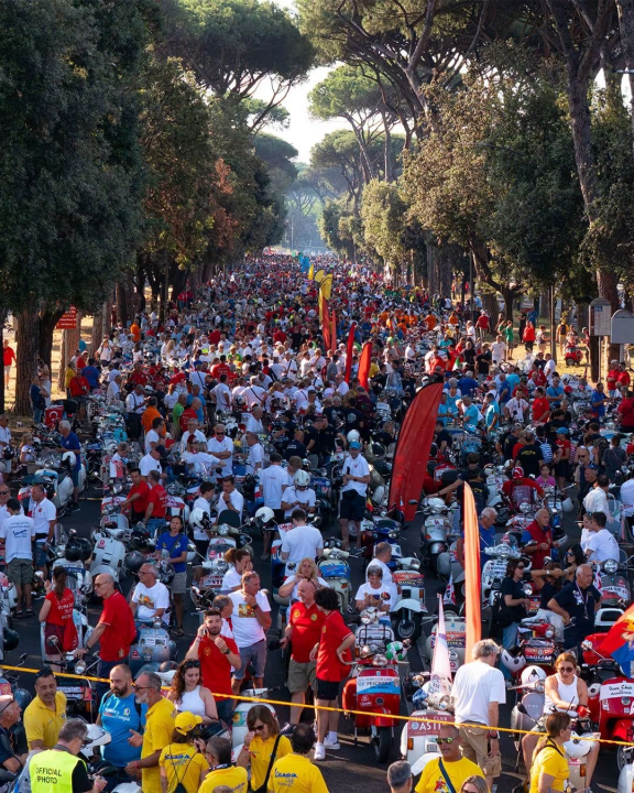 Šibenski Vespa klub sudjelovao na velikoj proslavi u Rimu: Okupilo se 25 tisuća ljubitelja kultne talijanske moto ikone