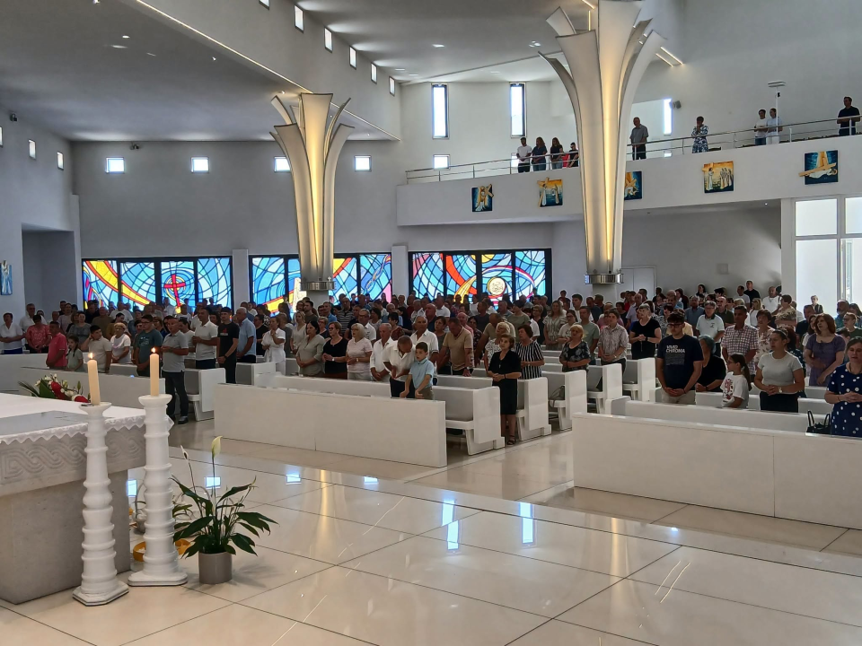 Biskup Rogić u Kninu